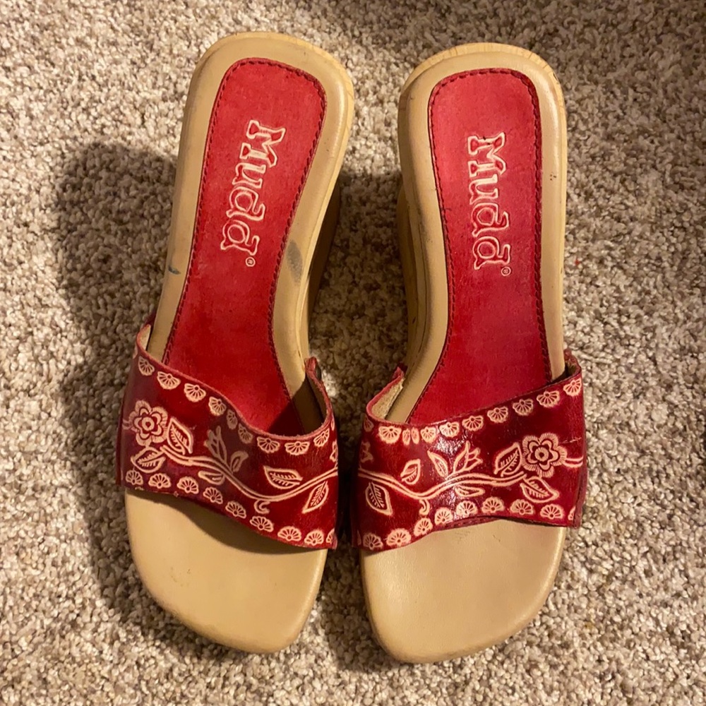 VINTAGE MUDD heels. About the cutest shoes I’ve ever seen. ONLY IF THEY FIT😫
